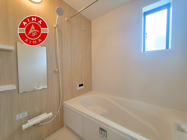糟屋郡須恵町大字佐谷第9-1棟（1号棟）の内観：施工例|1日の疲れを癒してくれる広々バスルーム。雨の日のお洗濯にも大活躍な浴室乾燥機付です！