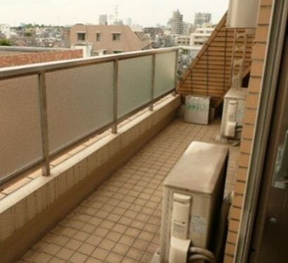 メゾン・エルーセラのバルコニー