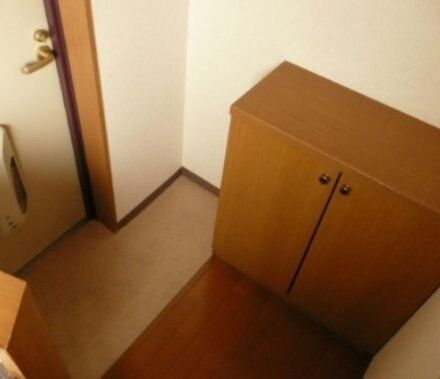 メゾン・エルーセラの玄関