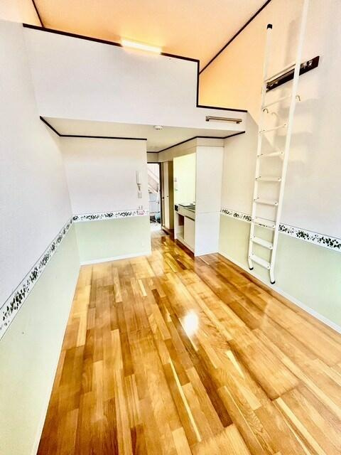 室内写真は同建物別部屋参考写真