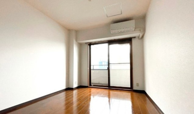 【居間・リビング】 | ロイヤルクイーンズパーク 仲介手数料無料