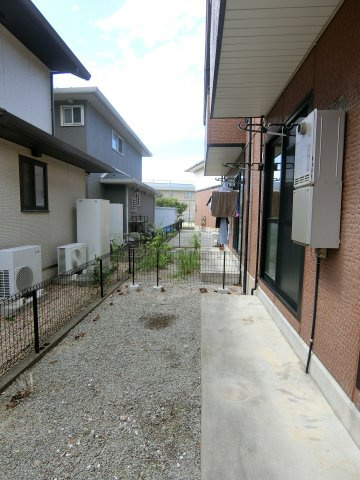 エスポワール米原B棟の庭