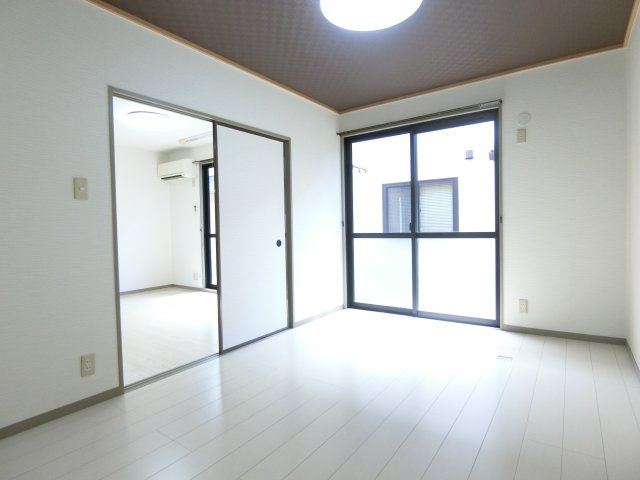 エスポワール米原B棟の洋室