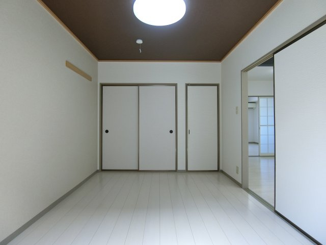 エスポワール米原B棟の洋室