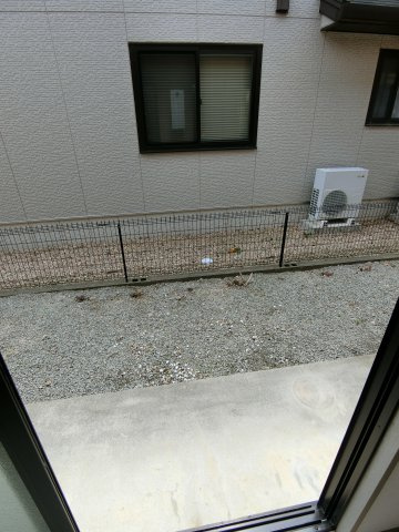 エスポワール米原B棟の庭