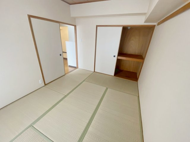 グランドゥール逆瀬川の和室