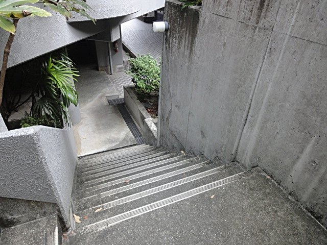 グランドゥール逆瀬川のエントランス