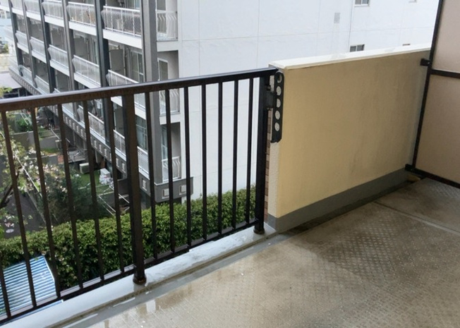 【バルコニー】 | ルネ小田急相模原モア・ステージ | バルコニーは、室外の専用スペースのうち、「屋根がなく開放された空間」であるものを指します。ベランダより広いタイプのものが多く、日当たりもよいため家庭菜園などを楽しみたい人にとって適した環境となります。