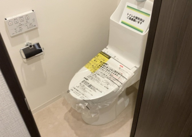 【トイレ】 | ルネ小田急相模原モア・ステージ | トイレは大きさや形、機能、抗菌性などが異なる多種多彩なタイプが各メーカーから出ています。それぞれに良さがあるため、事前にどういったタイプのトイレがいいのかをご家庭内で決めて、内見に行くといいでしょう。