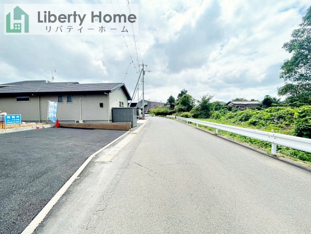 小美玉市羽鳥第12　新築戸建　1号棟の前面道路含む現地写真