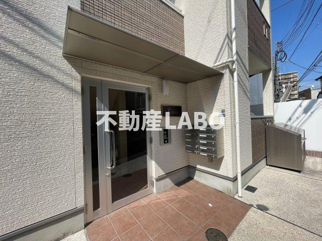 マンションKanaeのエントランス
