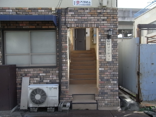 原田マンション船寺のエントランス