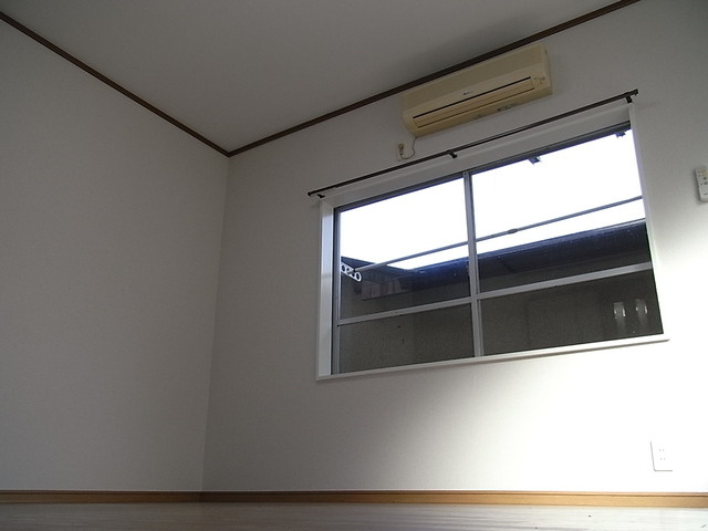 原田マンション船寺の洋室