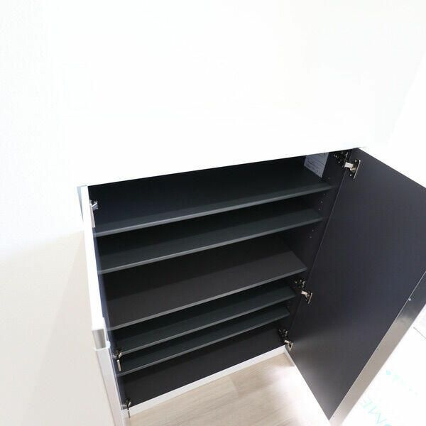 TEK小金井ハイツの玄関