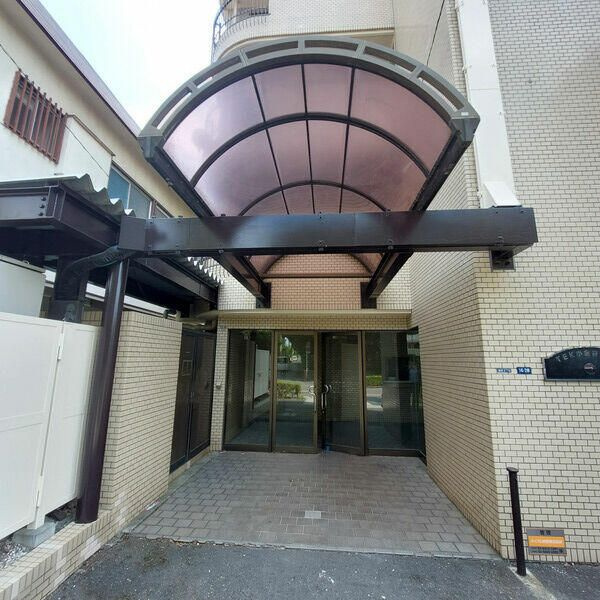 TEK小金井ハイツのエントランス