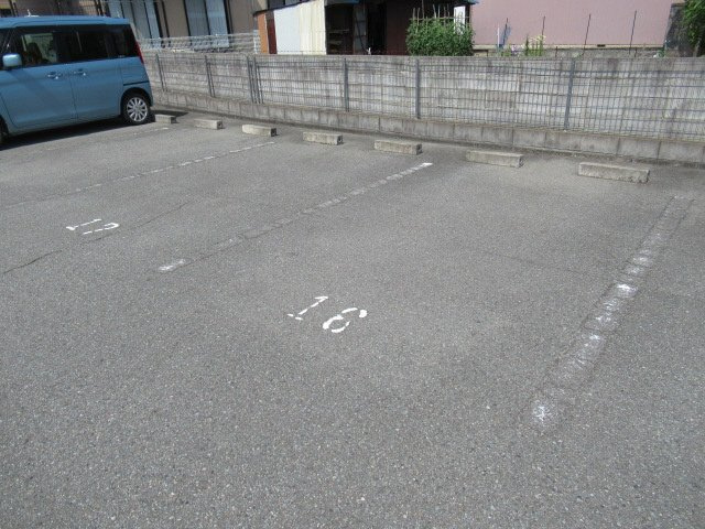 クレールヴィレッジ　A棟の駐車場