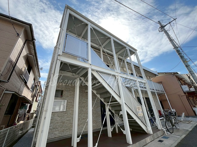横浜市鶴見区潮田町１丁目のアパートの外観