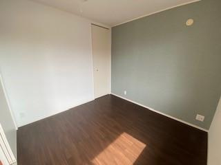 エスペランサ粟津の洋室