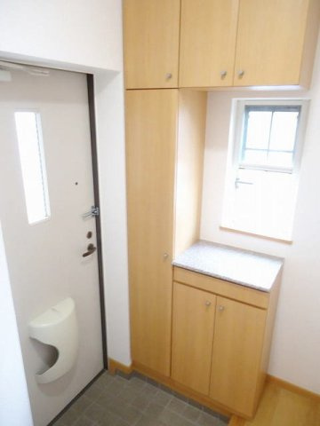 シャン・ド・フルールⅡ　　刈谷市近郊の賃貸はクラスホーム刈谷店の玄関|収納もある玄関です