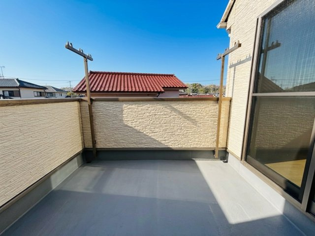 渕上中古戸建/広々としたお庭/太陽光パネル設置済み/オール電化住宅のバルコニー|広々したバルコニーで洗濯もスムーズ♪