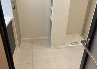 【脱衣所】 | ソルグランデメイツ多摩境オレンジコート | 洗面脱衣所は「体を綺麗に整える場所」という目的と役割を持っています。そして便利で使い勝手のいい「体を綺麗に整える場所」にするためには、配置や動線、照明や収納計画をしっかりと検討しておく必要があります。