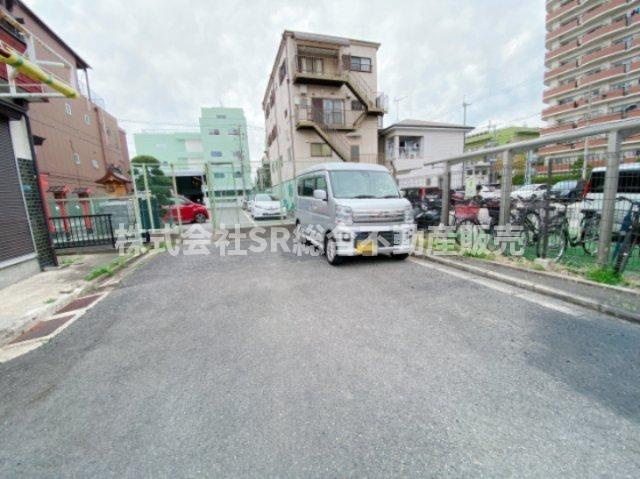 玉串町東3丁目中古戸建の前面道路含む現地写真|リフォームや住宅ローン・東大阪市の不動産の事なら弊社にお任せ下さいませ！
各地域の特徴・グルメ・裏道やその他、細かい情報等も熟知した
東大阪市出身のスタッフが新生活を送るお客様をサポート致します！