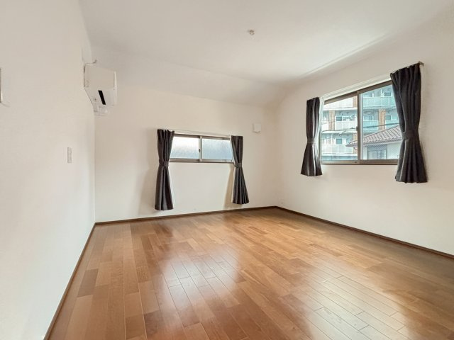 【洋室】 | 板橋区赤塚２丁目　中古戸建て | ＜2階1LDK＞心と体をゆったりと安らげる主寝室