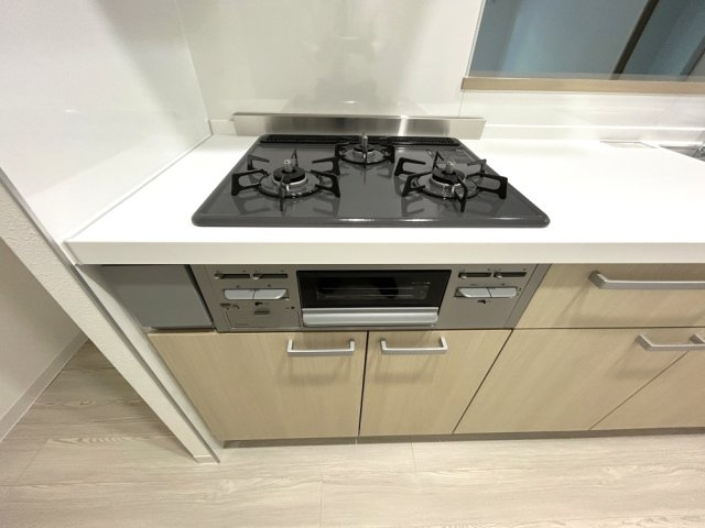 サンヴェール千里山のキッチン|３口コンロ　グリル付き
