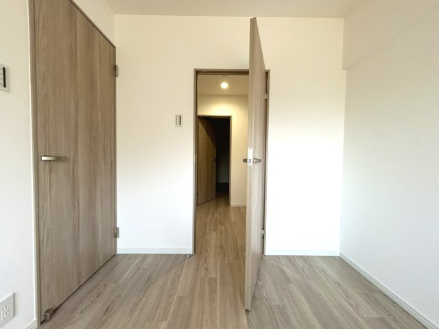サンヴェール千里山の収納|両側の洋室からウォークインクローゼットが繋がっており、非常に便利です