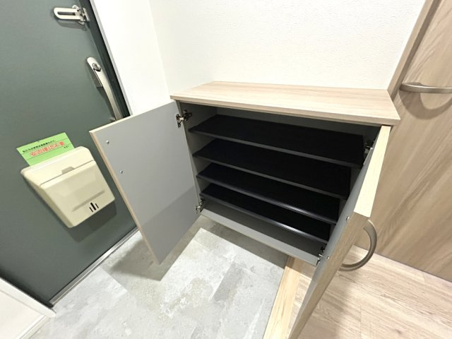 サンヴェール千里山の玄関|家族全員分の靴が収納できます