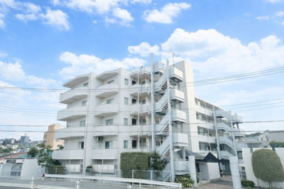 【外観】 | ニックハイム新横浜 | ◆その邸が魅せる、気品・上質・重厚感・極細やかさ、そのすべては訪れた者に安らぎと品性を与える特別な空間です。ここに住むからこそ意味がある。すべての（始まり）をここから迎えます。