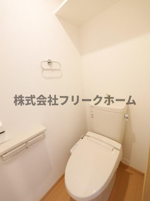 武蔵野市緑町１丁目の賃貸マンションのトイレ