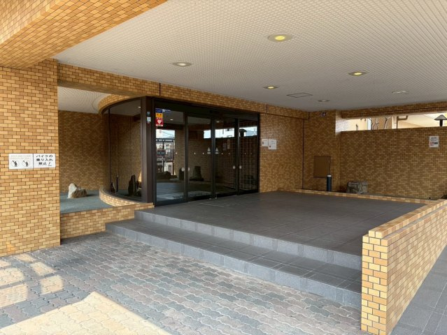 ライオンズマンション和泉上町のエントランス|高級感あふれるエントランスはオートロック付きです。