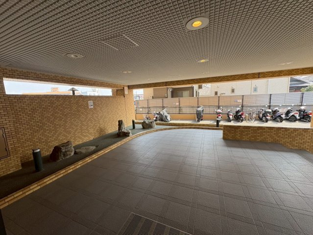 ライオンズマンション和泉上町のエントランス|ライオンズマンションの高級感が感じられるエントランスをぜひ体感してください。 