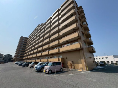 【駐車場】 | ライオンズマンション和泉上町 | ゆったりとした敷地に駐車場もあります。