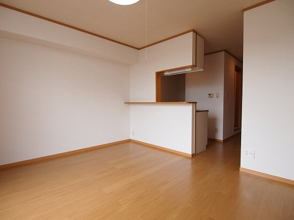 フィオーレ長行東二番館の居間・リビング|ゆったりとした居間です