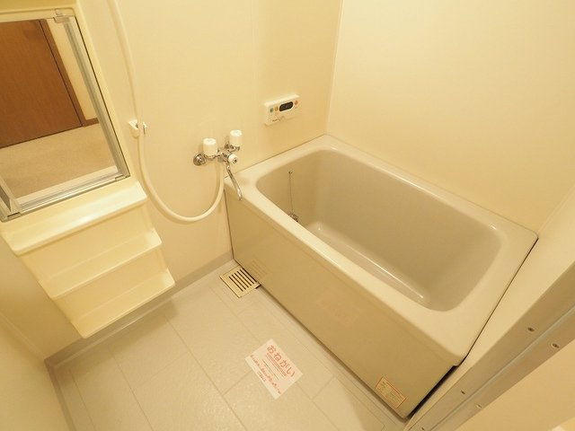 エスポワールハイム　Ｄの浴室|お風呂で日々の疲れを落としましょう