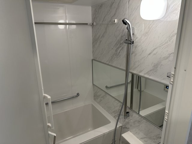 府中市矢崎町１丁目の賃貸マンションの浴室