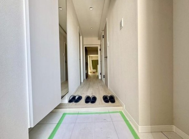 【玄関】 | サニーコート滝野川 | 帰り着くたびに洗練されたテイストの空間に迎えられ誇りと喜びを感じる玄関まわりです。