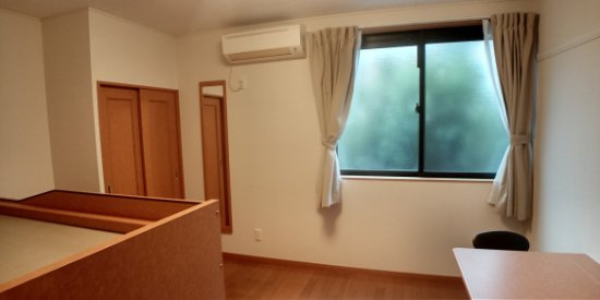 レオパレスヨシクマの居間・リビング