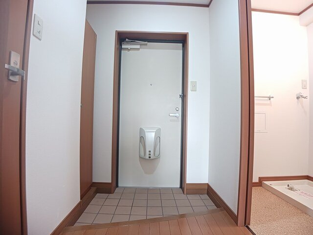 メゾン・カメリアの玄関