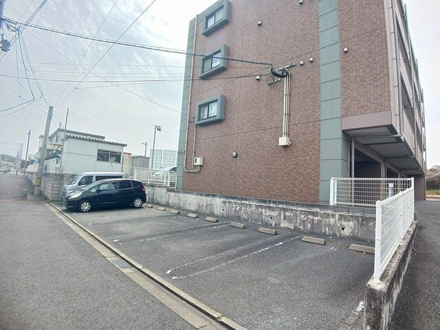 メゾン・カメリアの駐車場