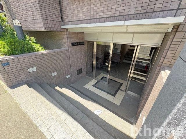 メゾン・ド・プレジールⅠのエントランス|建物の内部です