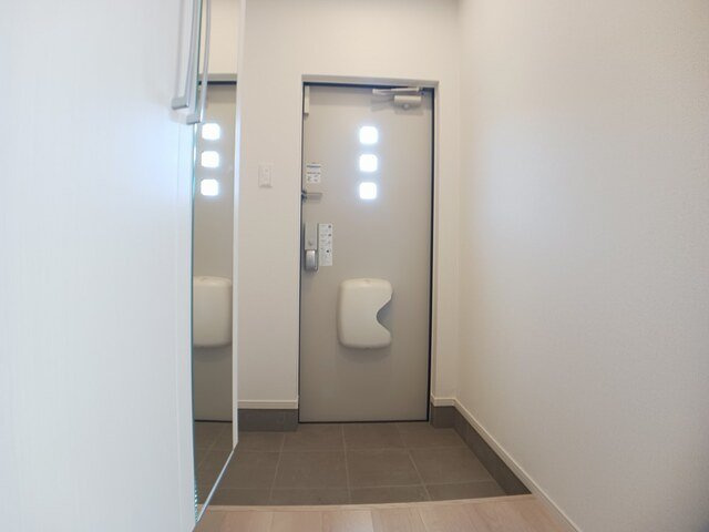 エレガンシアの玄関