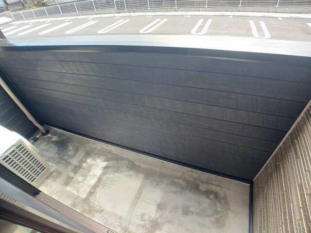 エレガンシアの駐車場