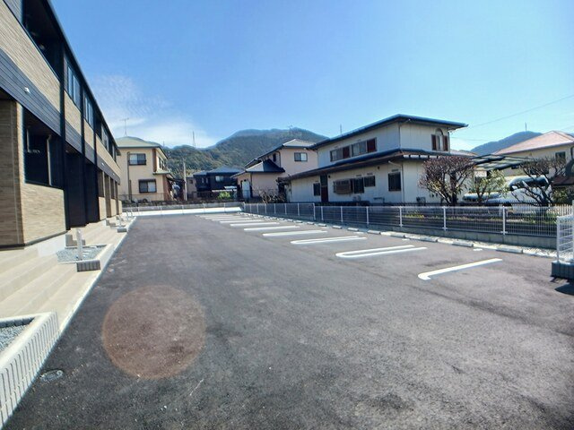 エレガンシアの駐車場