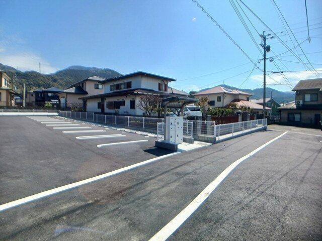 エレガンシアの駐車場