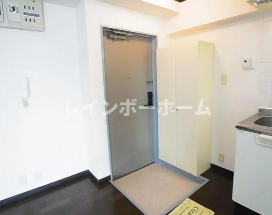 特典：仲介手数料が無料です!!の玄関