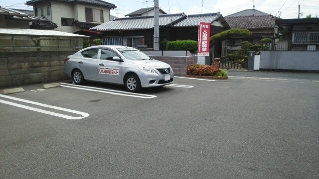 エール湯川Ｂの駐車場