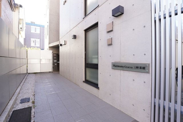 ハーモニーグラシア三軒茶屋のエントランス|建物の内部です
